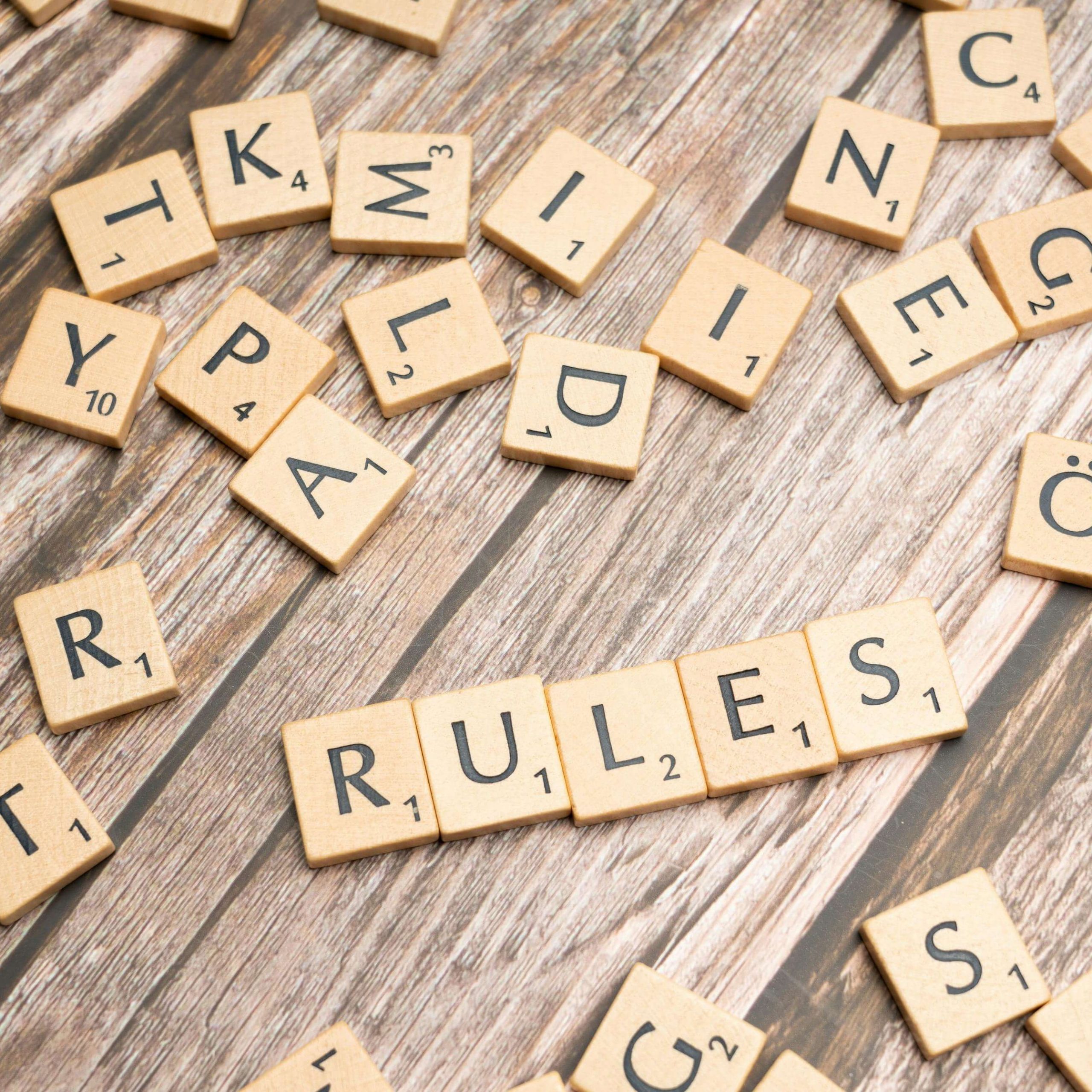 pièce de scrable "rules" soit règles